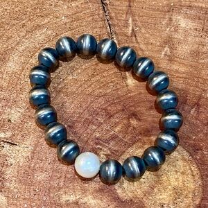 Navajo pearl and cultured pearl stretch bracelet